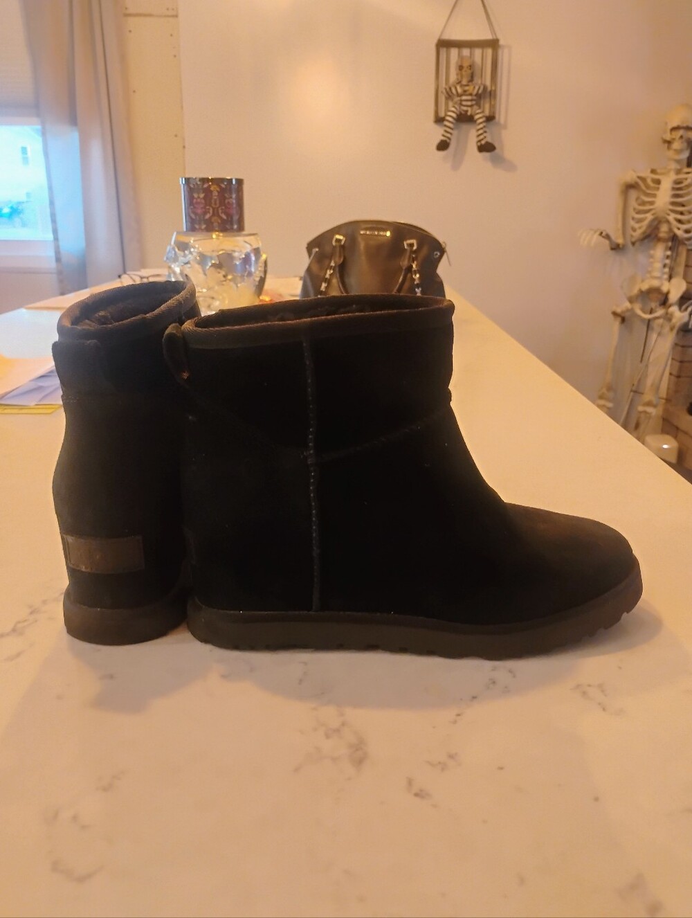 Ugg Black Women's Suede Hidden Heal Ankle Boot - Classic Winter Comfort New